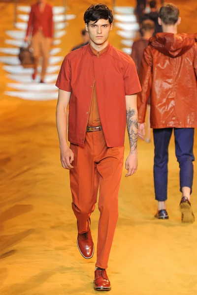 Look 28